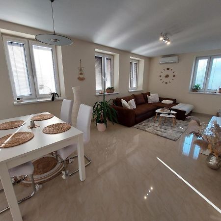 Frastak Apartment Hlohovec Zewnętrze zdjęcie