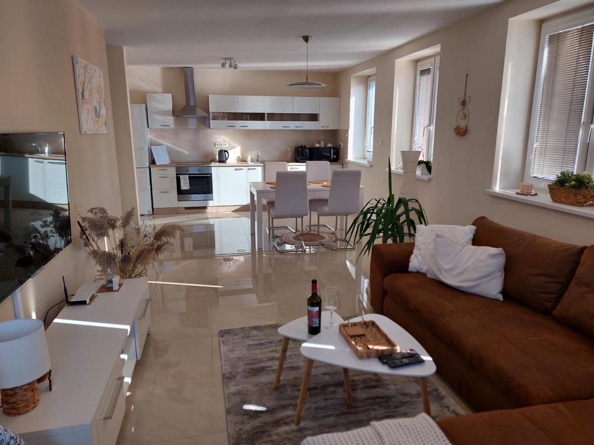 Frastak Apartment Hlohovec Zewnętrze zdjęcie